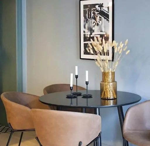 Апартаменты Elegant In The Middle Of