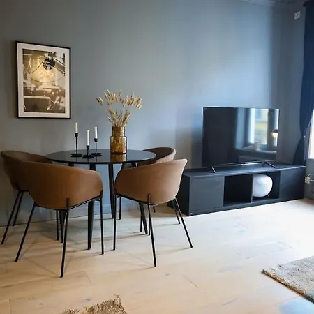 Elegant In The Middle Of *